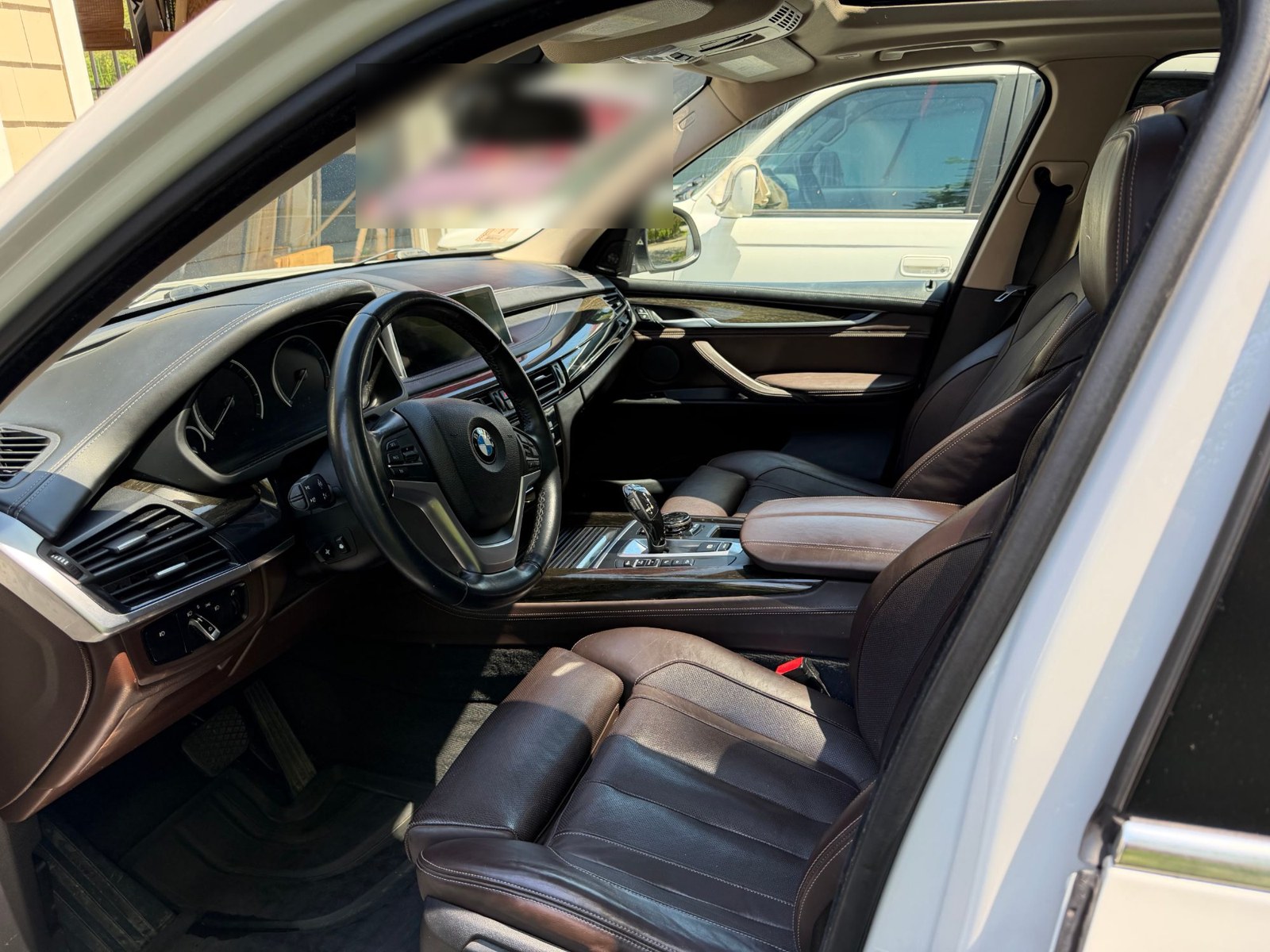 Driver seat and dashboard, Mocha Nappa leather
